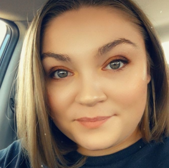 Meet your Posher, Cynthia - Picture 2 of 3